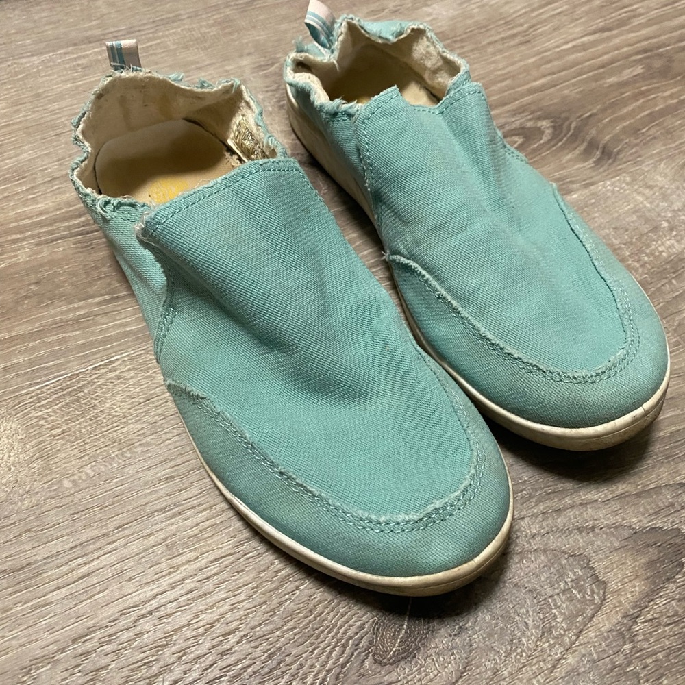 Vionic Slip-On Sneakers in Aqua